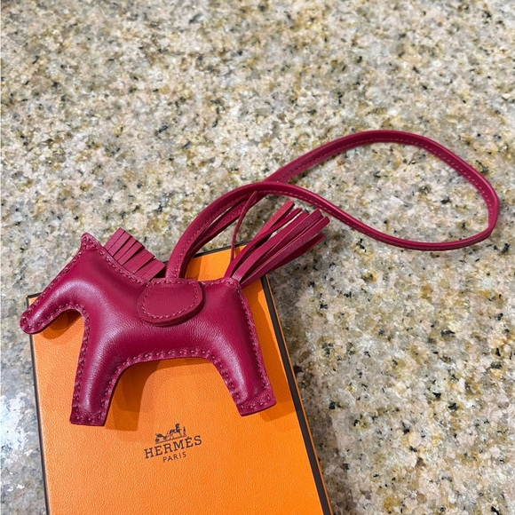 Authentic HERMÈS Rodeo Horse PM Rubis Ruby Gigri bag charm New in Box! - Picture 3 of 3